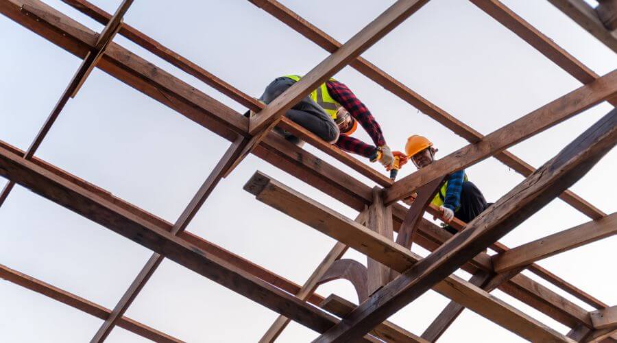 Professional gutter cleaning services in Mason City, IL